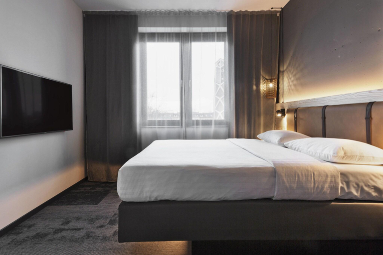Bedroom 5, Moxy Duesseldorf South, Düsseldorf
