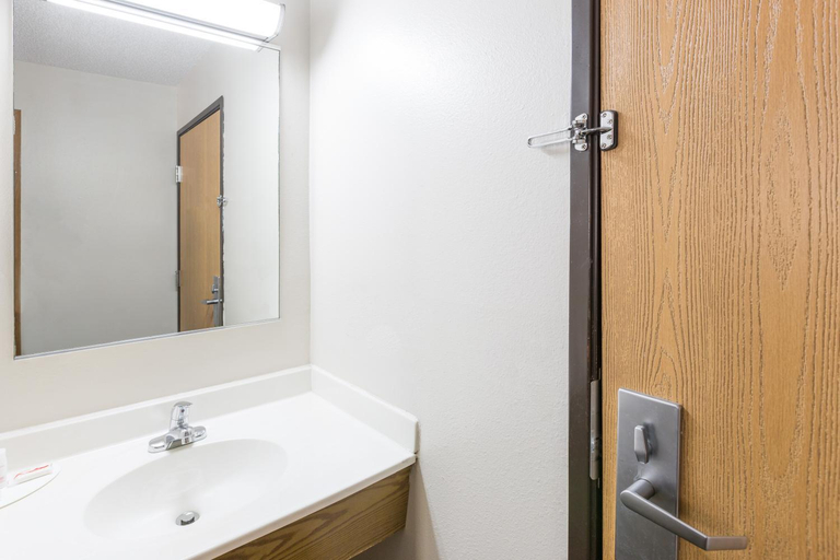Bathroom 4, Super 8 By Wyndham Osceola Ia, Clarke