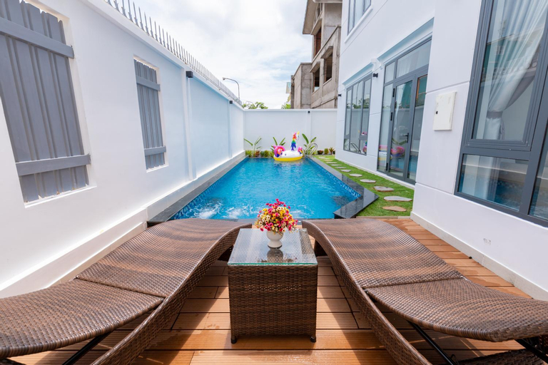 Swimming Pool 13