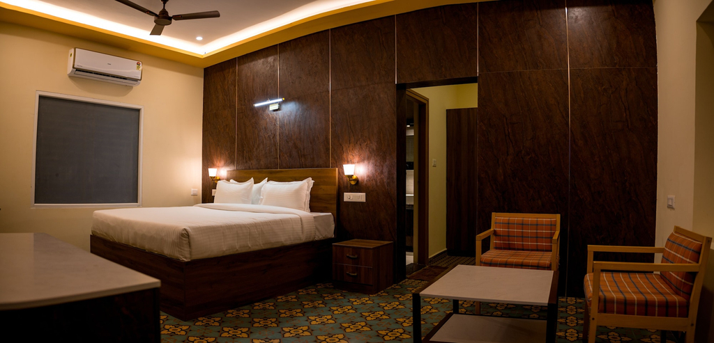 Bedroom 1, Poojaris Niranthara Kabini, Mysore