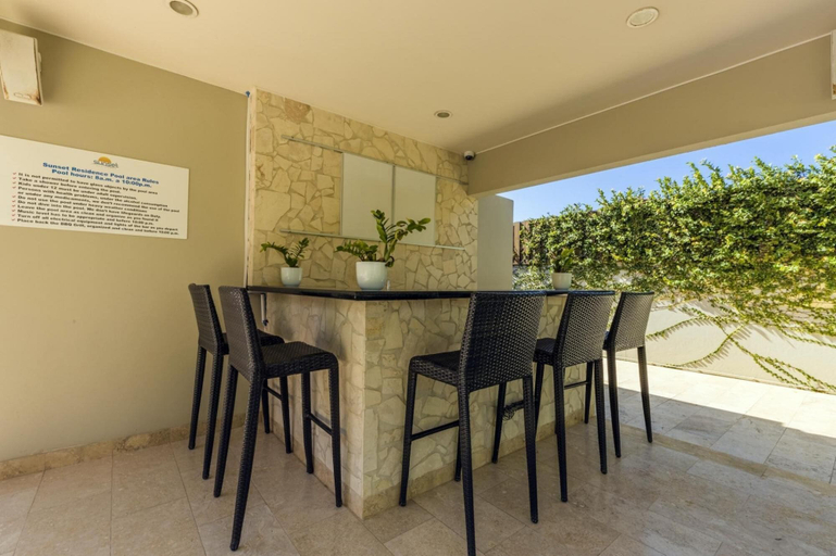 Others 4, 4BR 3BA w Pool Sleeps 10 200m From Eagle Beach