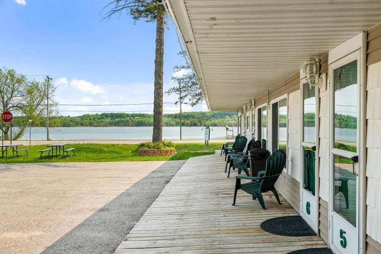 Others 3, South Arm Retreats Motel Double Room 7, Charlevoix