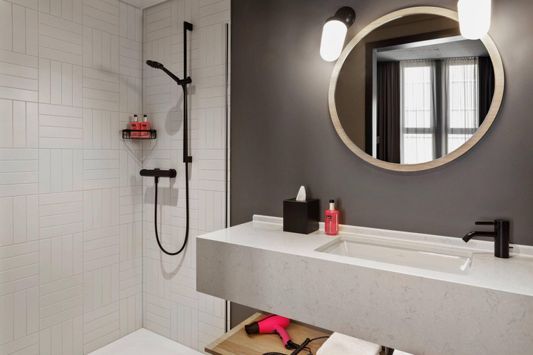 Bathroom 4, Moxy Bern Expo, Bern