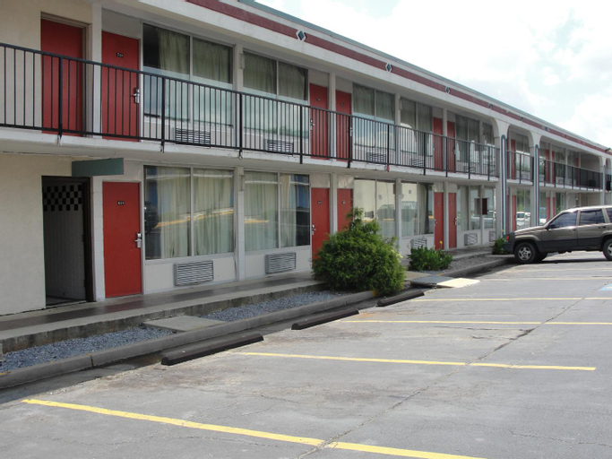Exterior & Views 1, Budget Inn, Blount