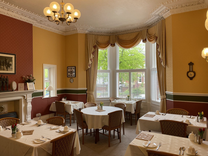 Food & Drinks 5, Bowden Lodge Hotel, Sefton