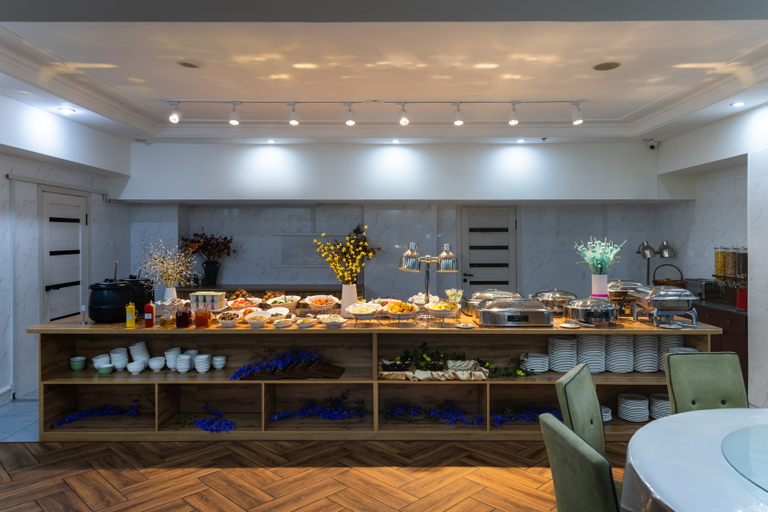 Food & Drinks 2, Grand Aiser, Almaty