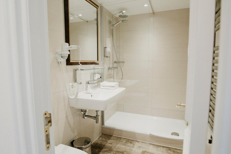 Bathroom 3, Seehotel Töpferhaus, Rendsburg-Eckernförde