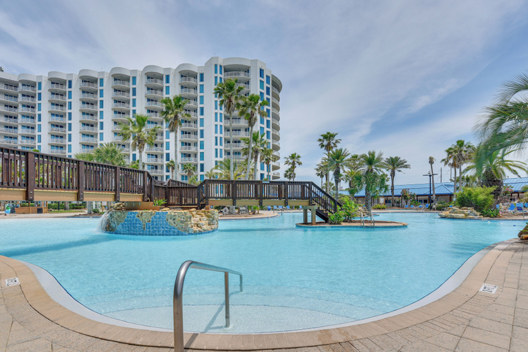 Sport & Beauty 3, Walk to Beach: Poolside Oasis in Palms of Destin!, Okaloosa