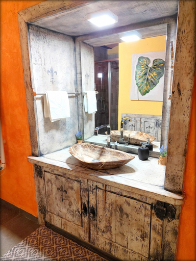 Bathroom 3, Can Castell, Girona