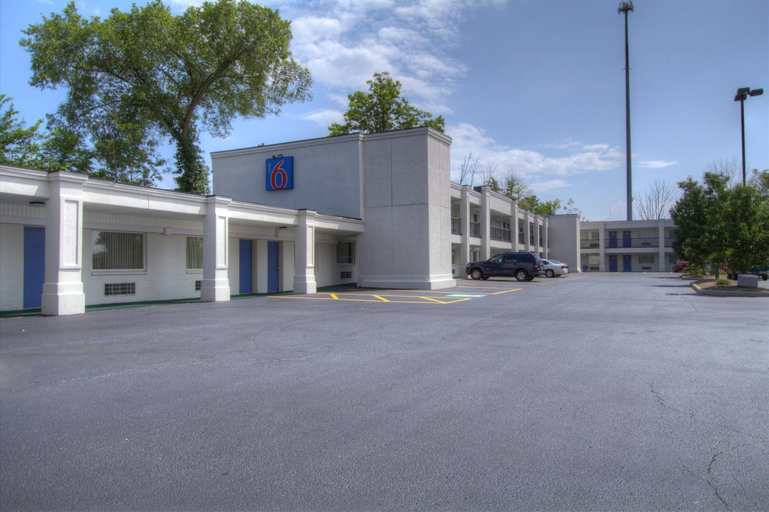Exterior & Views 2, Motel 6 Richfield, OH, Summit