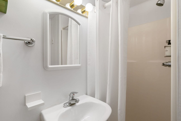 Bathroom 3, South Arm Retreats Standard Room 1, Charlevoix