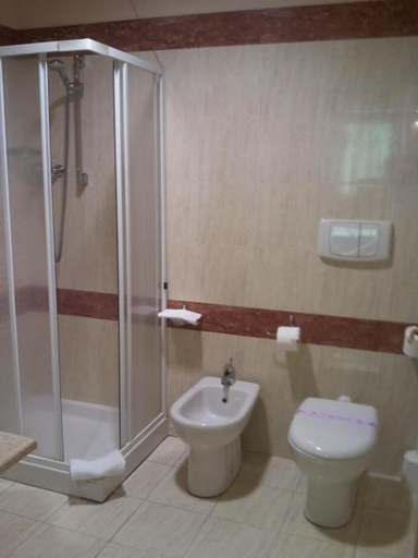Bathroom 3, Hotel Semifonte, Florence