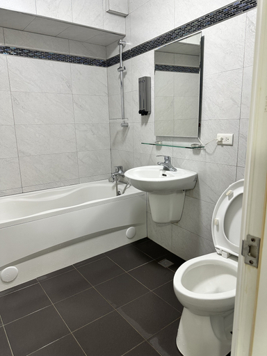 Bathroom 4, JianGuo, Yilan