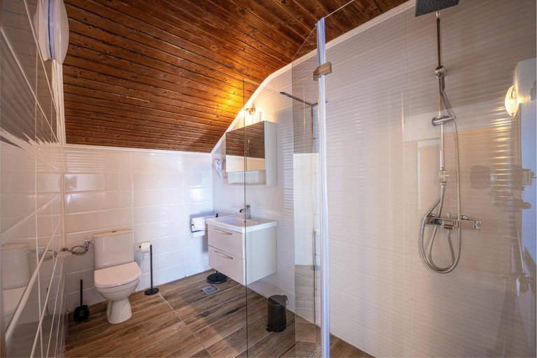 Others 4, Mountain Escape house with indoor pool, Fužine