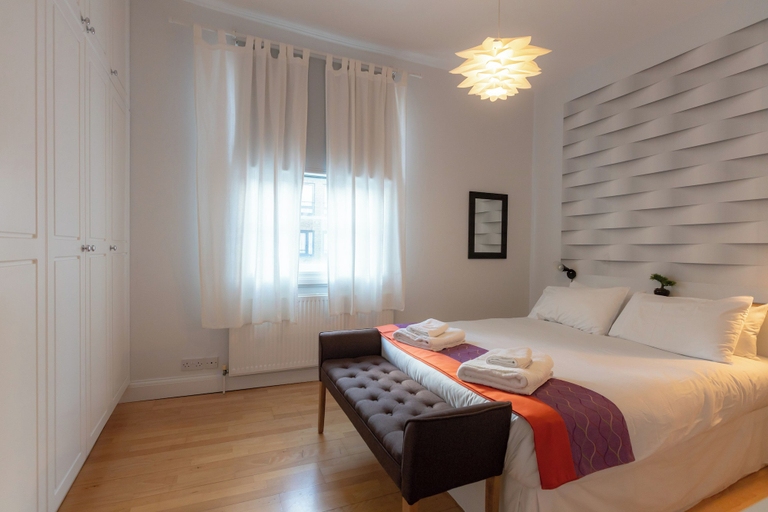 Bedroom 3, Endell Street, London
