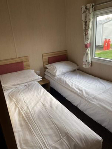Bedroom 2, Budget 3-bed Caravan in Tunstall, Hull, East Riding of Yorkshire