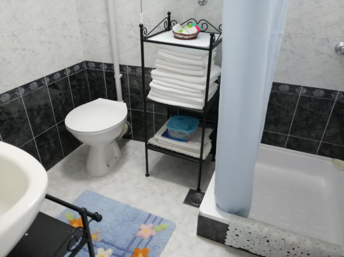 Bathroom 1, Studio Apartments Kuljis, Vis