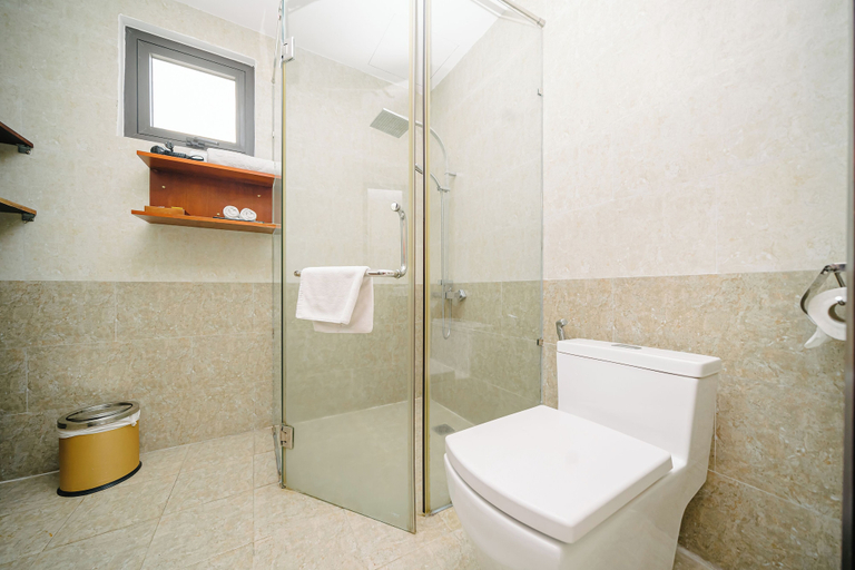 Bathroom 5, Gemma Hotel & Apartment Near Dragon Bridge, Da Nang