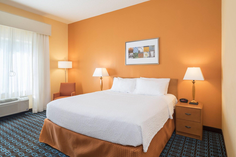 Bedroom 3, Fairfield Inn And Suites By Marriott State College, Centre