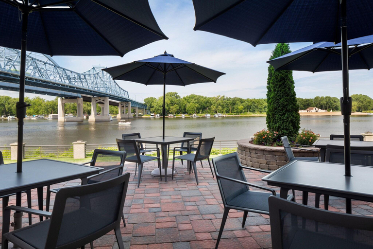 Food & Drinks 5, Courtyard La Crosse Downtown/Mississippi Riverfron, La Crosse