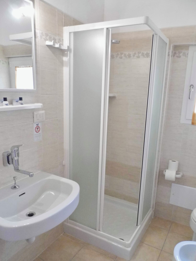 Bathroom 3, Residence con piscina a La Maddalena, Olbia-Tempio