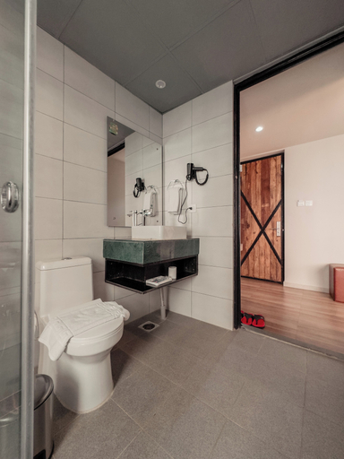 Bathroom 4, Jade City Hotel, Gandaki