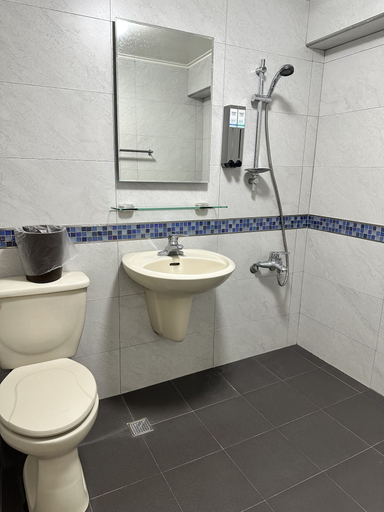 Bathroom 3, JianGuo, Yilan