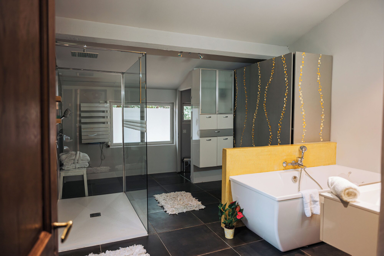 Bathroom 5, Villa Troletti, hôtel particulier de luxe en provence, Vaucluse