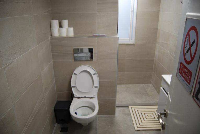 Bathroom 2, GuestHouse COMFY - separate rooms in the apartment for a relaxing holiday