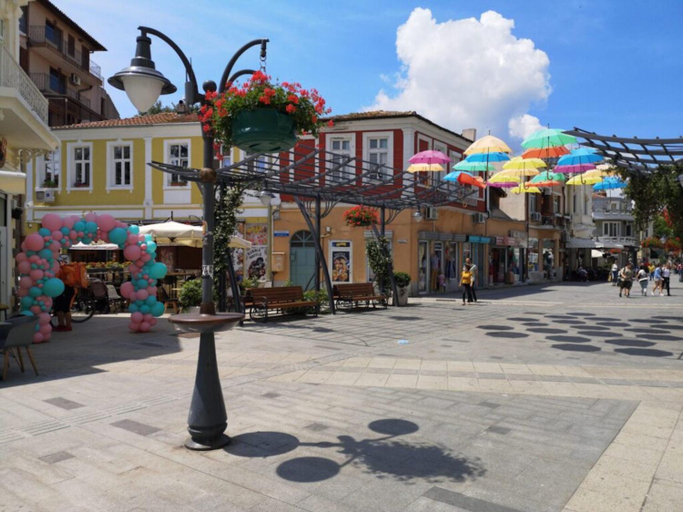 Others 5, Flower Street provides accommodations with free Wifi, air conditioning, Nesebar