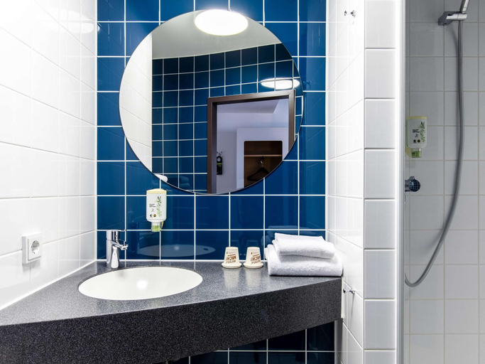 Bathroom 5, B&B Hotel Hamburg City-Ost, Hamburg