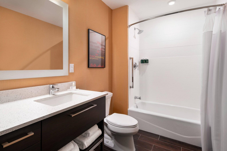 Bathroom 4, TownePlace Suites by Marriott Fresno Clovis, Fresno