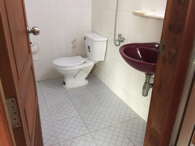 Bathroom 11