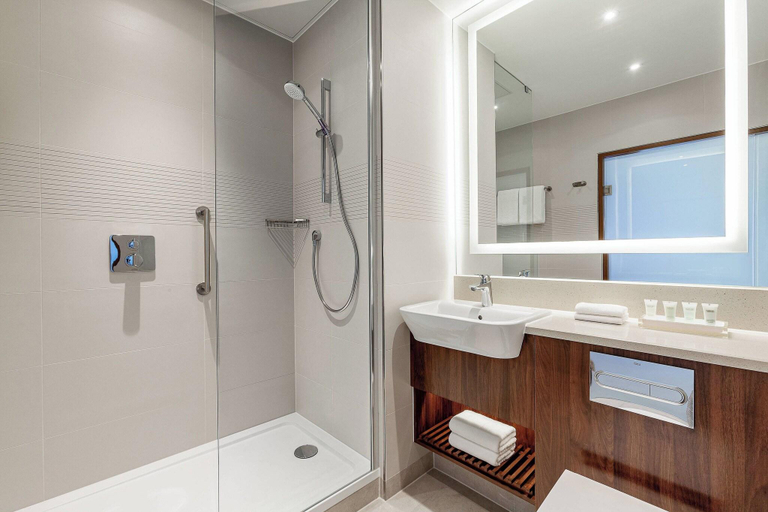 Bathroom 4, Courtyard By Marriott Reykjavik Keflavik Airport, Reykjanesbær