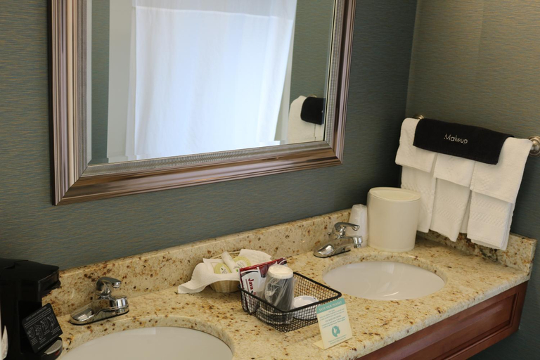 Bathroom 2, Village Inn, Rockingham