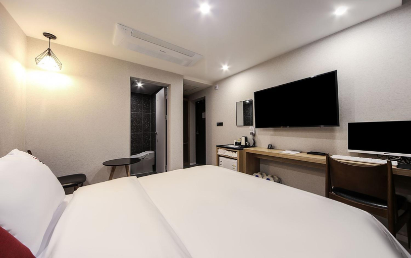 Bedroom 13