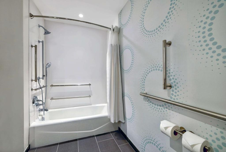 Bathroom 4, Tru By Hilton Minneapolis Downtown, Hennepin
