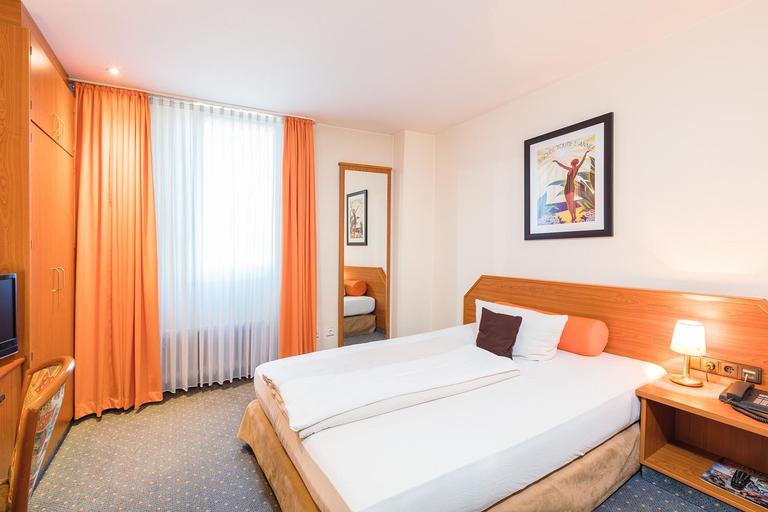 Bedroom 2, Hotel Servatius, Köln