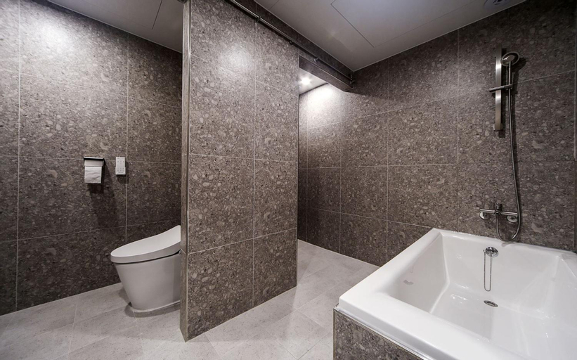 Bathroom 18