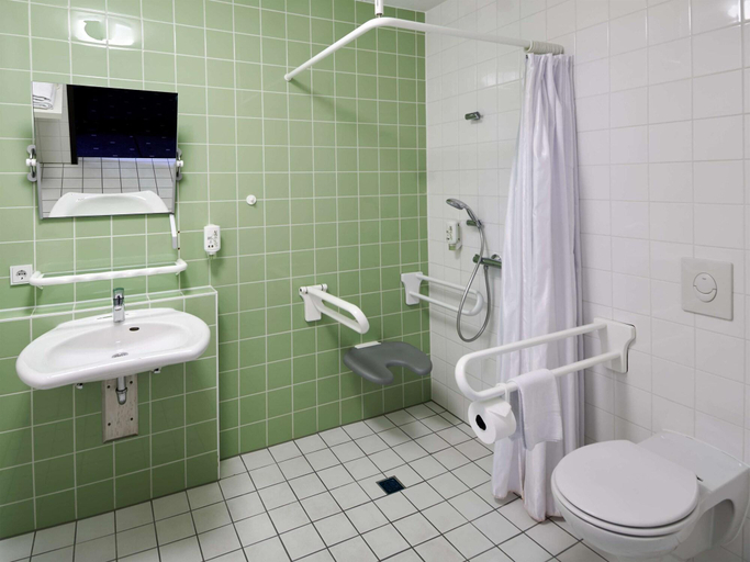 Bathroom 5, B&B Hotel Frankfurt-West, Frankfurt am Main