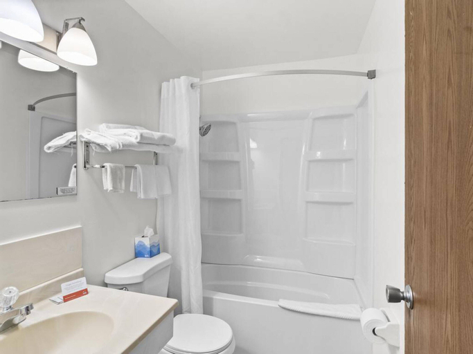 Bathroom 4, Econo Lodge Alliance, Box Butte