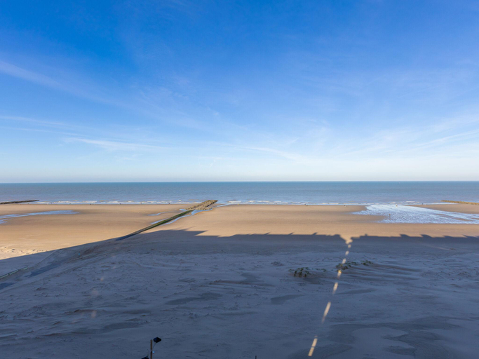 Others 2, Spacious apartment with garage and sea view, West-Vlaanderen