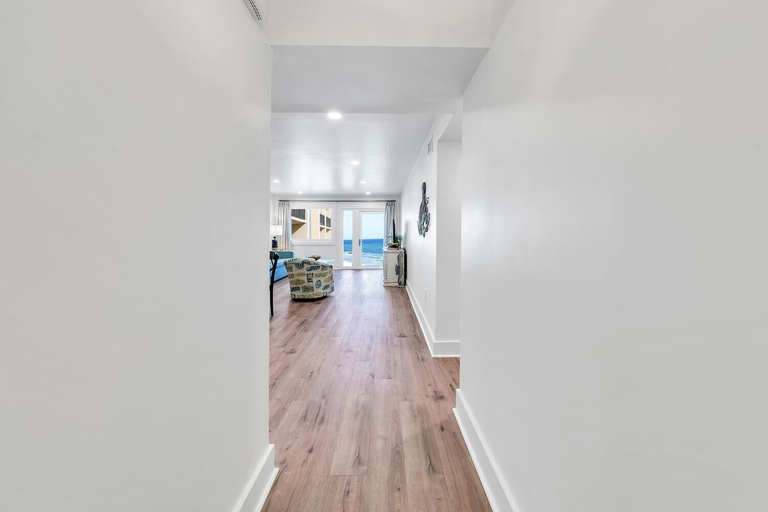 Others 5, Pinnacle Port B3-408-emerald Pearl, Bay