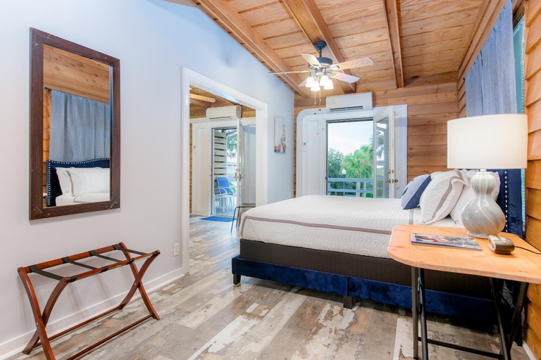 3, Darien Dockside Inn, McIntosh