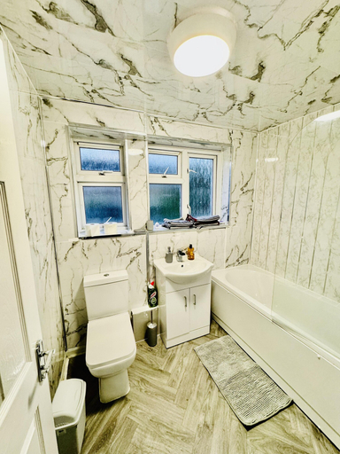 Bathroom 4, 4 bedrooms Full house Stourbridge Birmingham, Dudley