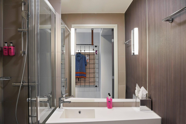 Bathroom 5, Moxy Antibes Sophia Antipolis, Alpes-Maritimes