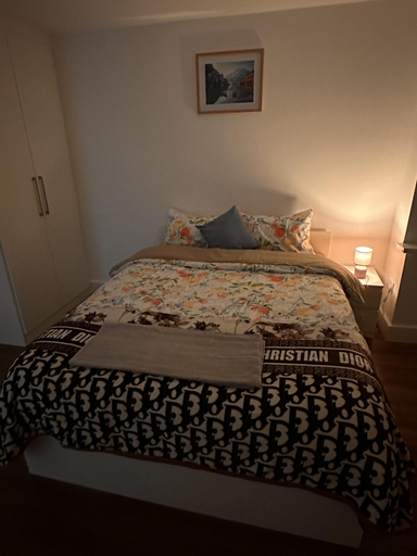 Room 3, 6-bed 3-bath Home - Sleeps 14 & Free Parking, London