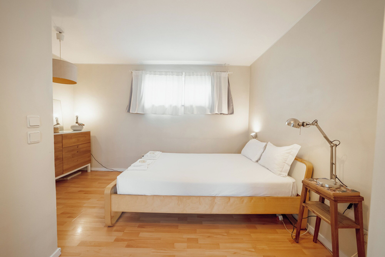 Bedroom 3, Sunny & Bright Duplex by Vacationy, Porto