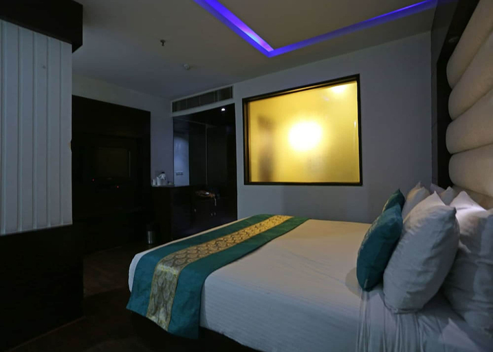 Bedroom 2, Hotel Billions, Gurgaon