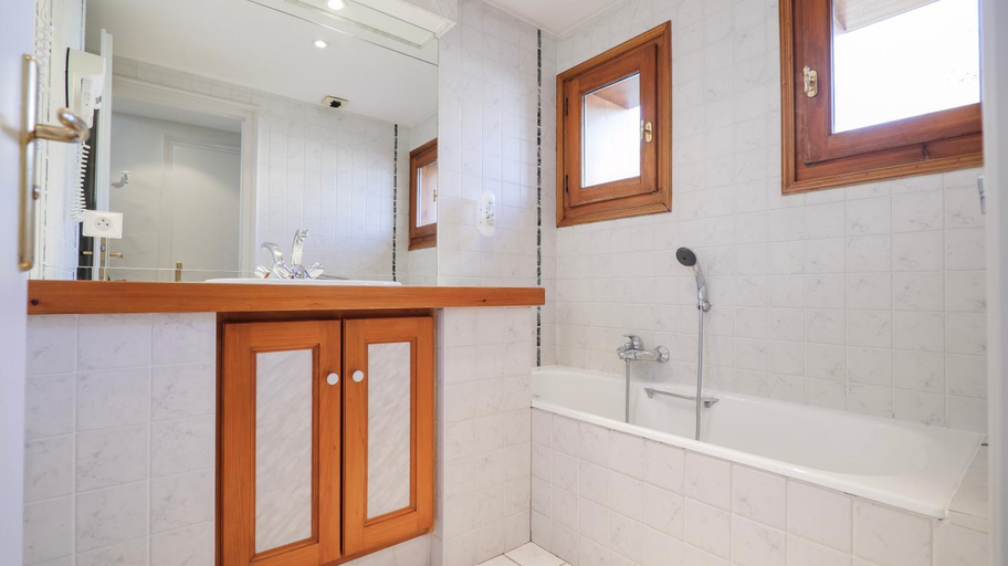 Bathroom 4, Hotel Des Deux Gares, Haute-Savoie